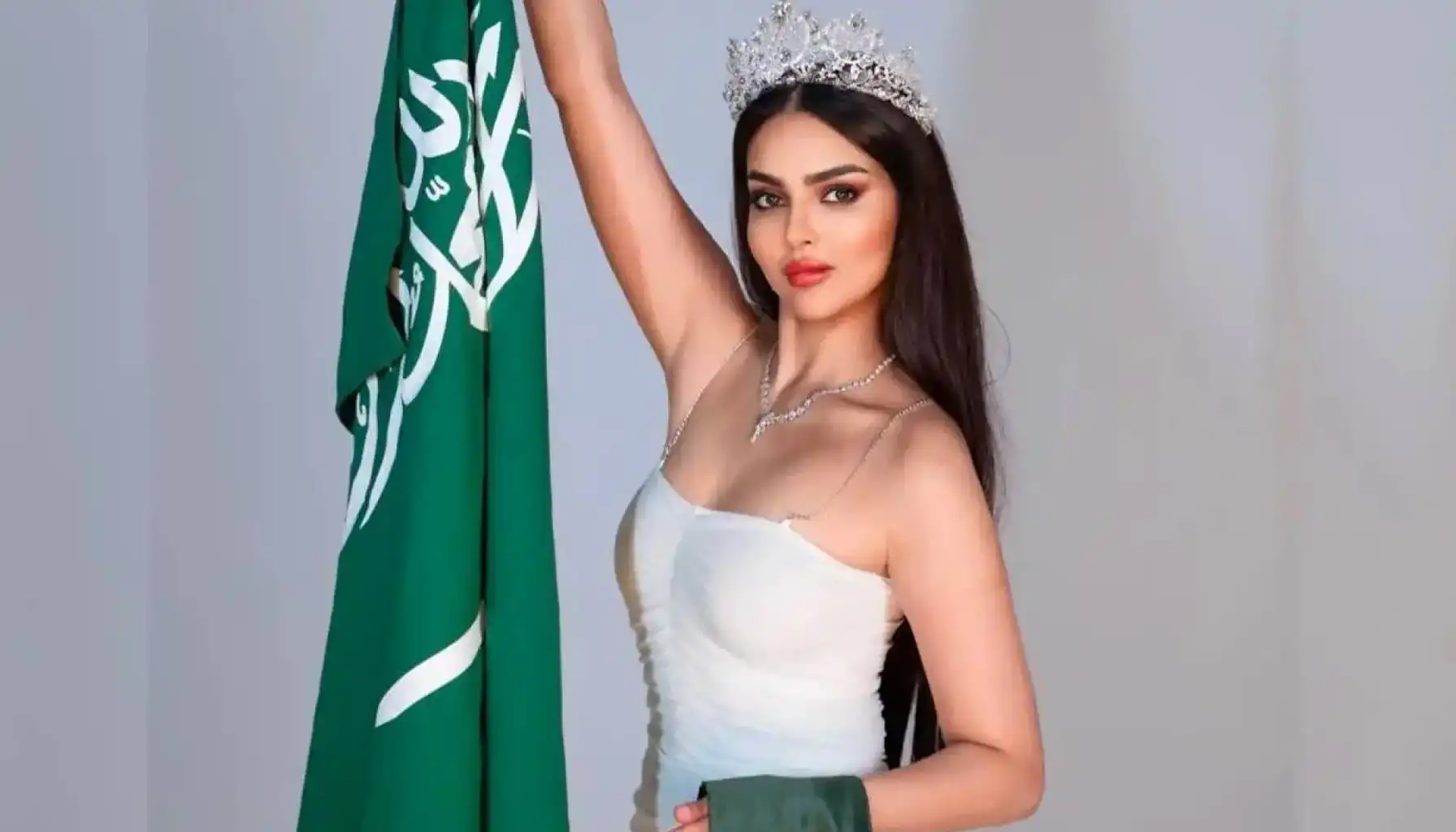Rumy Alqahtani mewakili Arab Saudi di Miss Universe 2024, menandai partisipasi pertama negara dalam kompetisi prestisius ini.