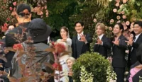 Pernikahan Ryeowook dari Super Junior dan Ari, eks anggota Tahiti, berlangsung intim dan hangat di Seoul pada 26 Mei 2024, Happy Wedding.