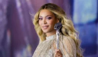 Beyonce memukau penggemar dengan gaun hitam elegan di Instagram, memperlihatkan gaya ikonik dan glamornya.