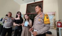Kontroversi Zoe Levana kembali jadi sorotan usai videonya di jalur TransJakarta viral, berikut klarifikasi dan reaksi netizen.