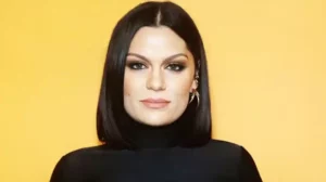 Jessie J minta maaf kepada fans Indonesia karena batal tampil di konser David Foster, berjanji akan kembali.
