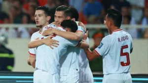 Timnas Indonesia tampil gemilang di Gelora Bung Karno, mengalahkan Filipina 2-0 dalam laga Kualifikasi Piala Dunia 2026 yang penuh semangat.