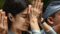 Dian Sastro Disorot Jalani Ritual