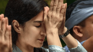 Dian Sastro Disorot Jalani Ritual